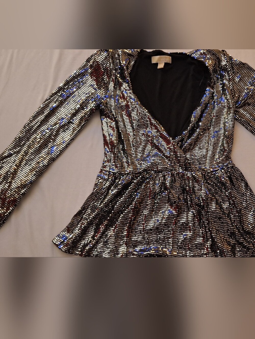 MICHAEL Michael Kors Silver Sequin V-Neck Long-Sleeve Peplum Top